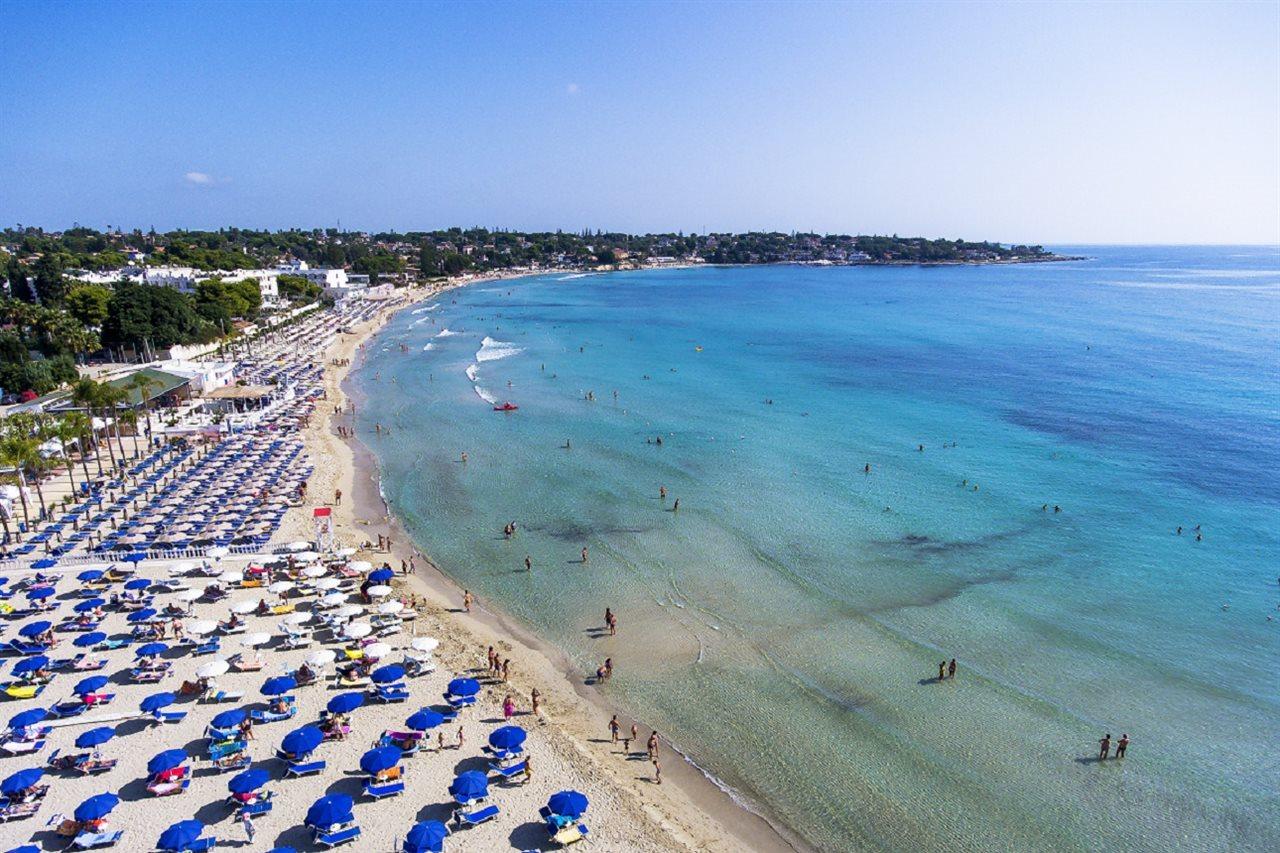 ホテル Futura Club Spiagge Bianche フォンターネ・ビアンケ エクステリア 写真